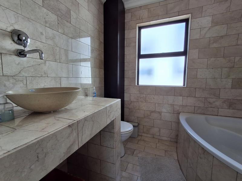 To Let 3 Bedroom Property for Rent in Golden Mile Western Cape